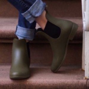 J. Crew Chelsea Rain Boots Bootie Olive Size 7